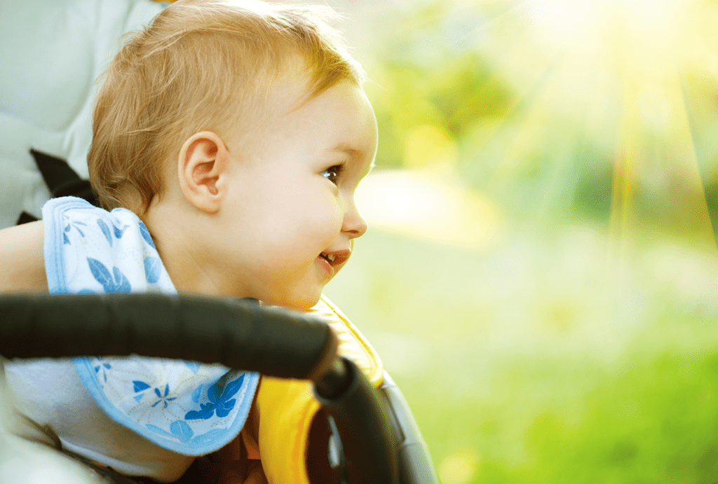 Kindje in een buggy